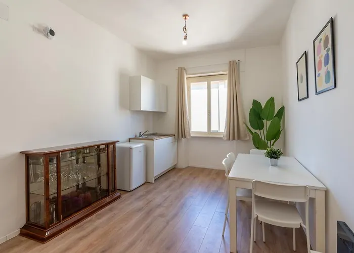 - Pigneto Konukevi Roma