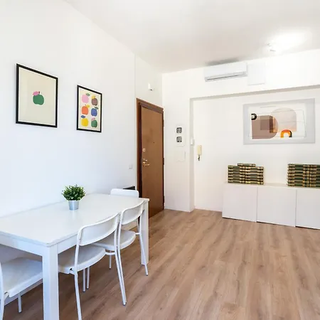 - Pigneto بيت ضيافة